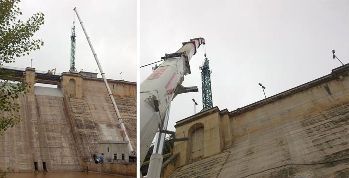 Autogrúa desmontando grúa torre instalada sobre presa